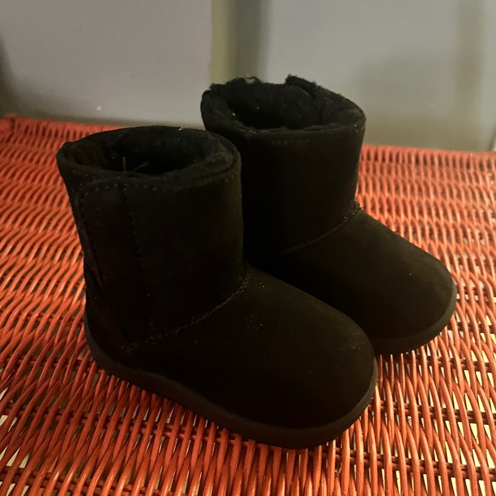 Infant girl boots